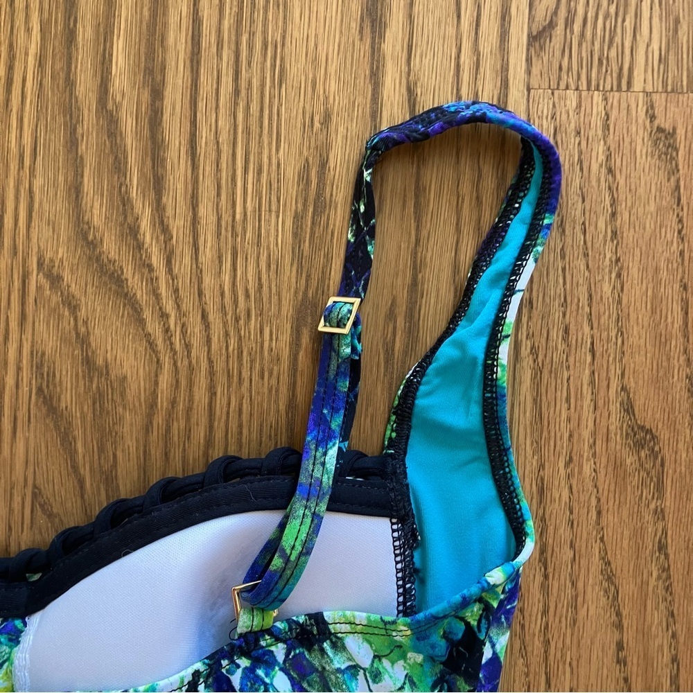 NWT La Blanca Abstract Green Snake Skin Print One Piece Swimsuit (10) - Picture 4 of 8